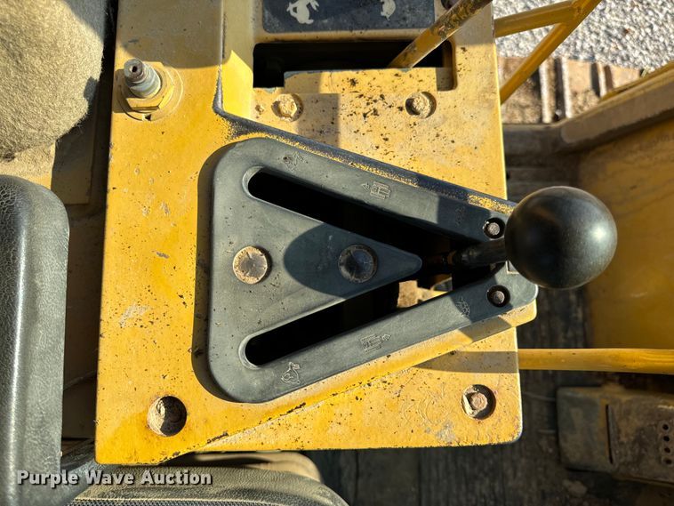 image for item EH6985 1993 Caterpillar 953B track loader