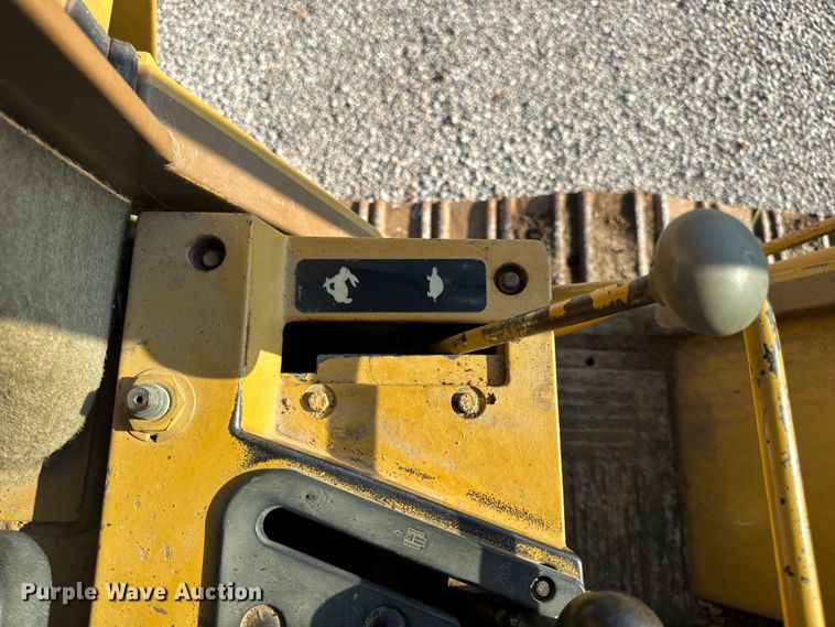 image for item EH6985 1993 Caterpillar 953B track loader