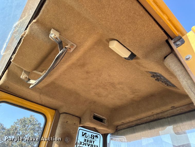 image for item EH6985 1993 Caterpillar 953B track loader