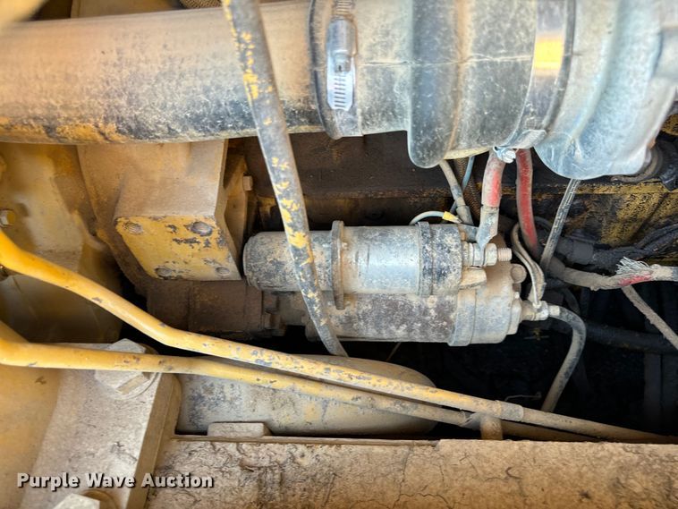 image for item EH6985 1993 Caterpillar 953B track loader