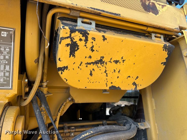 image for item EH6985 1993 Caterpillar 953B track loader