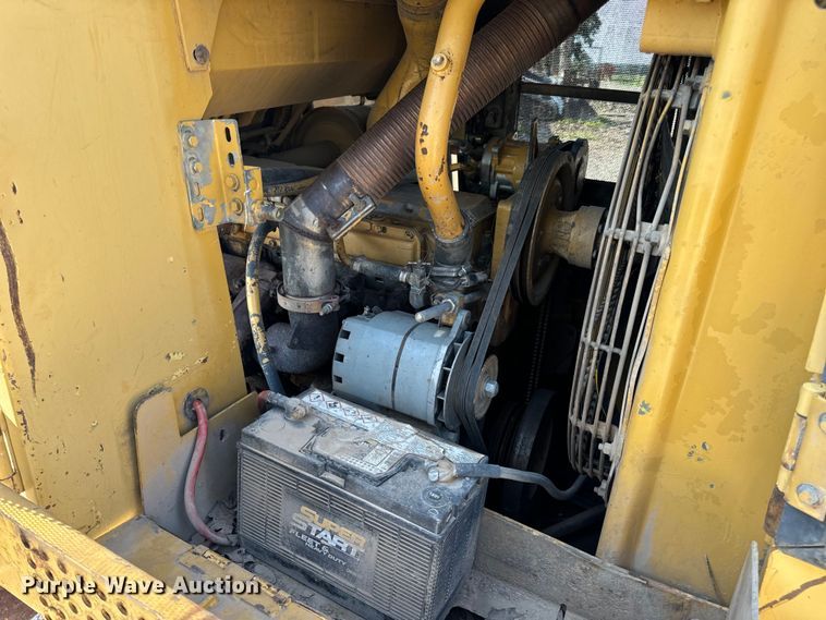 image for item EH6985 1993 Caterpillar 953B track loader