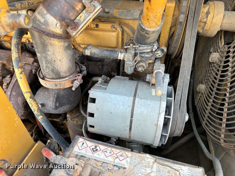 image for item EH6985 1993 Caterpillar 953B track loader