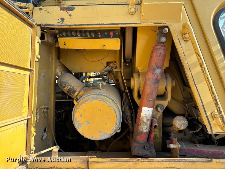 image for item EH6985 1993 Caterpillar 953B track loader