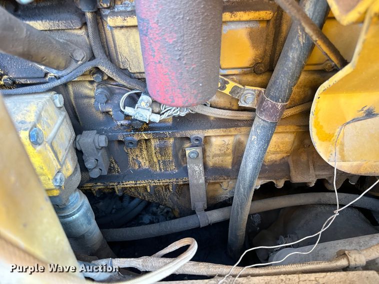 image for item EH6985 1993 Caterpillar 953B track loader