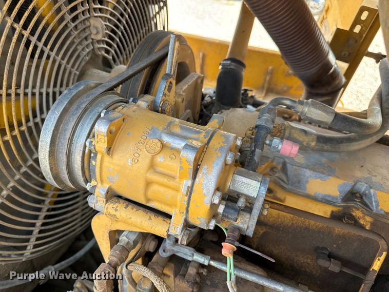 image for item EH6985 1993 Caterpillar 953B track loader