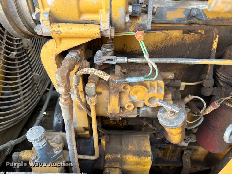 image for item EH6985 1993 Caterpillar 953B track loader