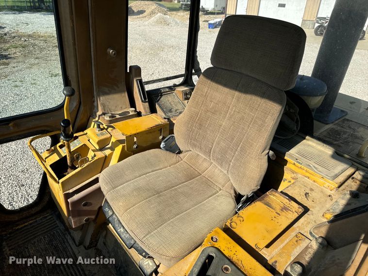 image for item EH6986 1994 Caterpillar  953B track loader