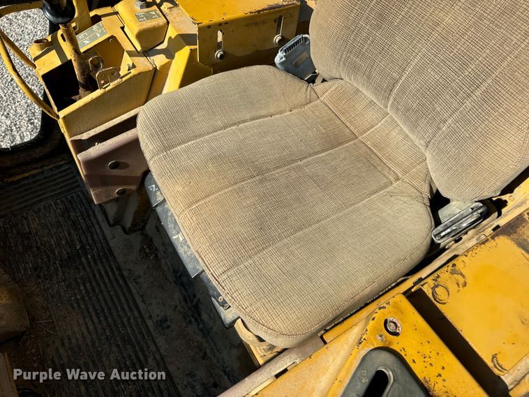 image for item EH6986 1994 Caterpillar  953B track loader
