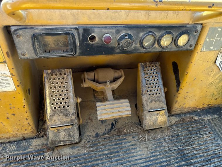 image for item EH6986 1994 Caterpillar  953B track loader