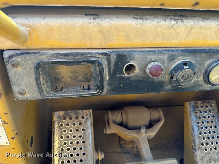 image for item EH6986 1994 Caterpillar  953B track loader