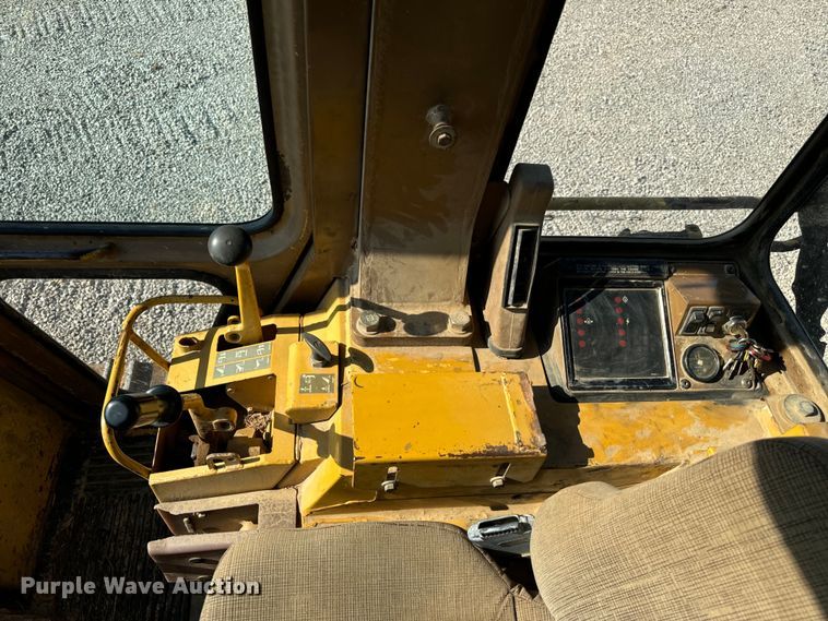 image for item EH6986 1994 Caterpillar  953B track loader