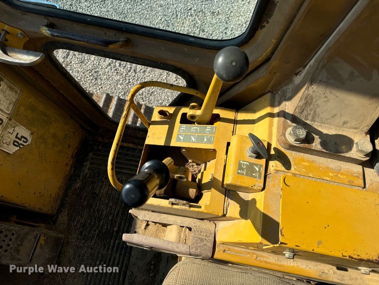 image for item EH6986 1994 Caterpillar  953B track loader