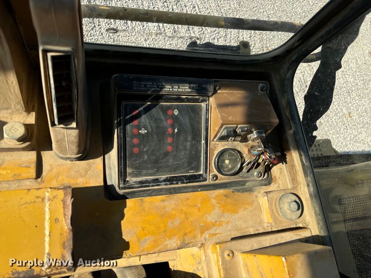 image for item EH6986 1994 Caterpillar  953B track loader