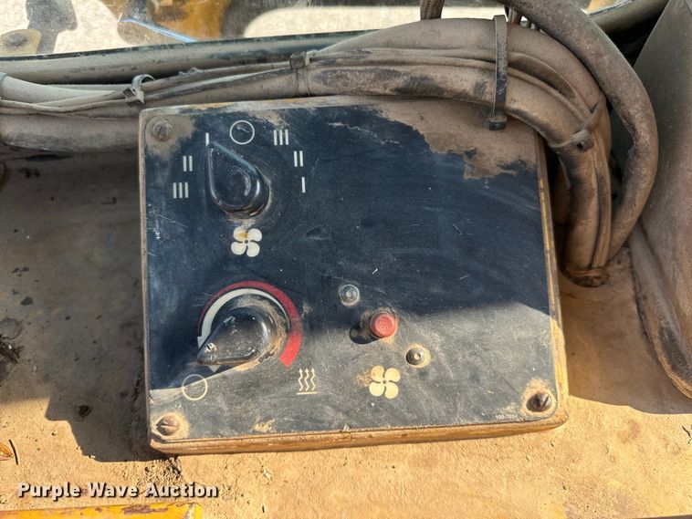 image for item EH6986 1994 Caterpillar  953B track loader