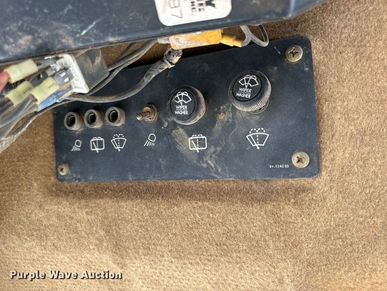 image for item EH6986 1994 Caterpillar  953B track loader