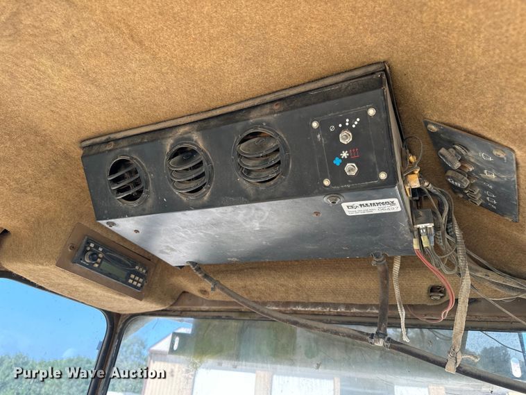 image for item EH6986 1994 Caterpillar  953B track loader