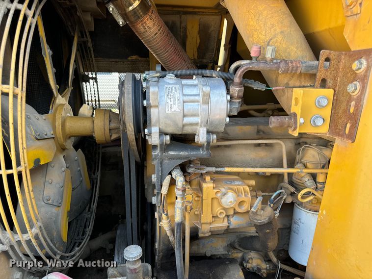 image for item EH6986 1994 Caterpillar  953B track loader