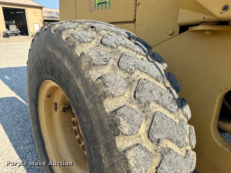 image for item EH6989 1988 John Deere 544E wheel loader