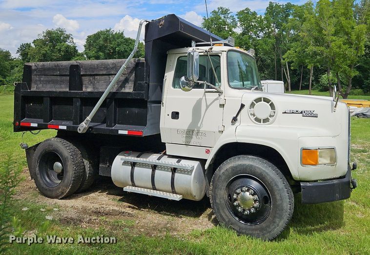 image for item EI3953 1993 Ford L9000 dump truck