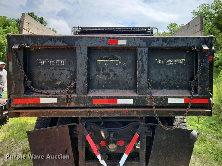 image for item EI3953 1993 Ford L9000 dump truck