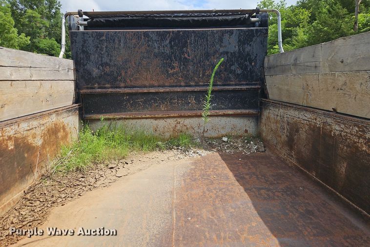 image for item EI3953 1993 Ford L9000 dump truck