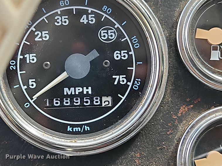 image for item EI3953 1993 Ford L9000 dump truck