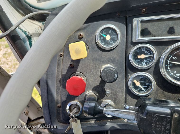 image for item EI3953 1993 Ford L9000 dump truck