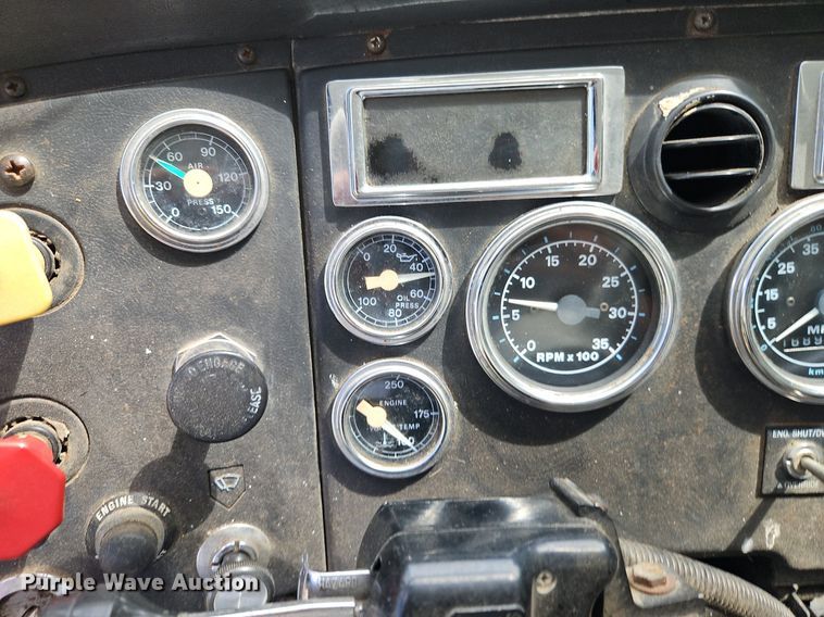 image for item EI3953 1993 Ford L9000 dump truck