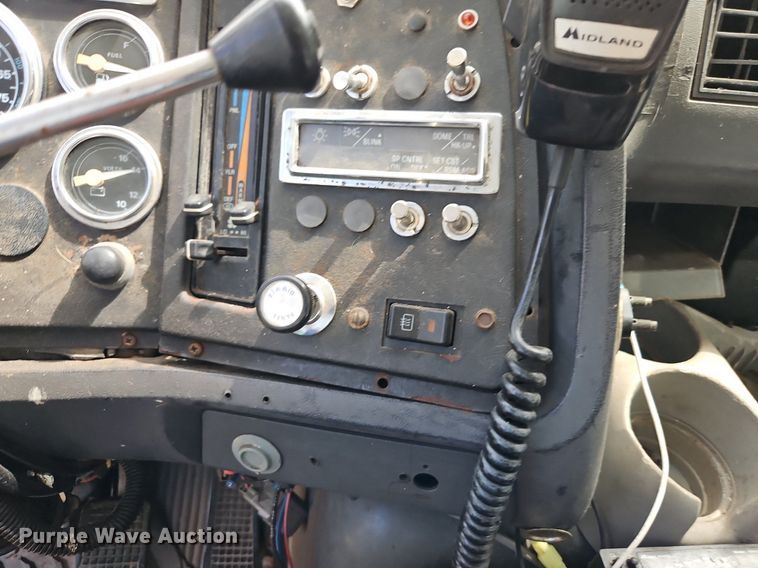 image for item EI3953 1993 Ford L9000 dump truck