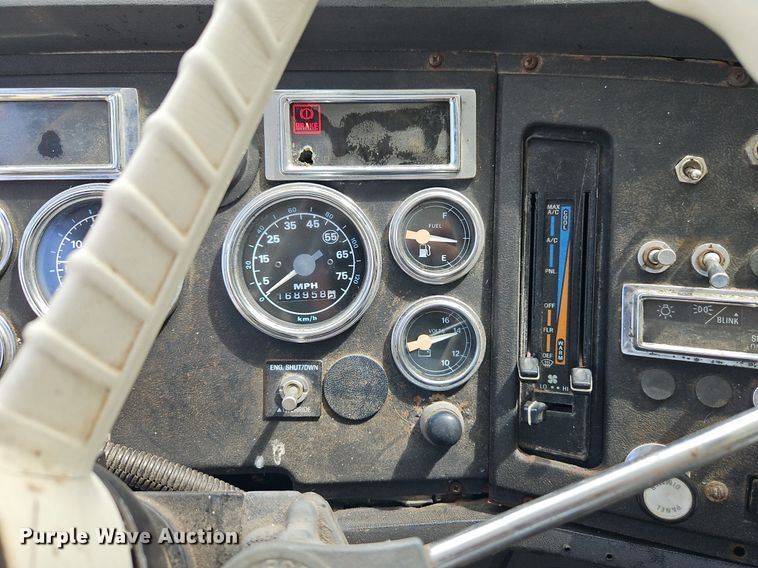 image for item EI3953 1993 Ford L9000 dump truck