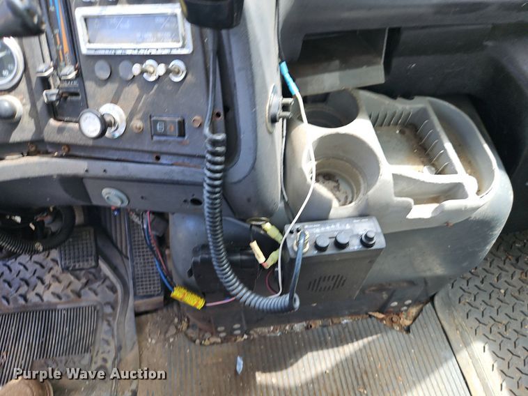 image for item EI3953 1993 Ford L9000 dump truck