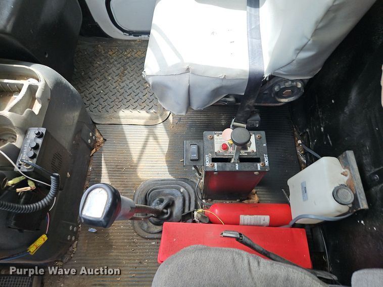 image for item EI3953 1993 Ford L9000 dump truck