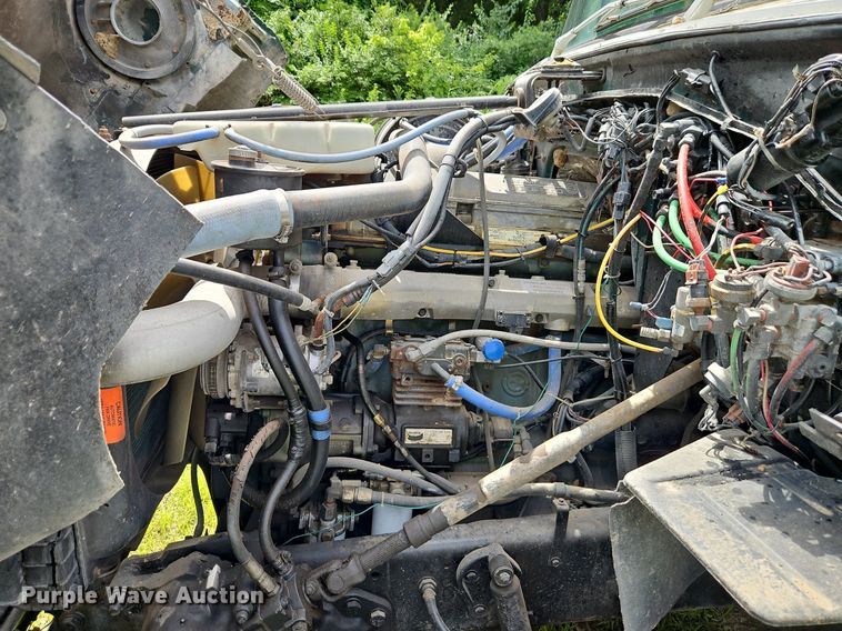 image for item EI3953 1993 Ford L9000 dump truck