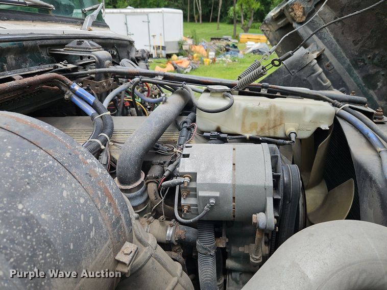 image for item EI3953 1993 Ford L9000 dump truck