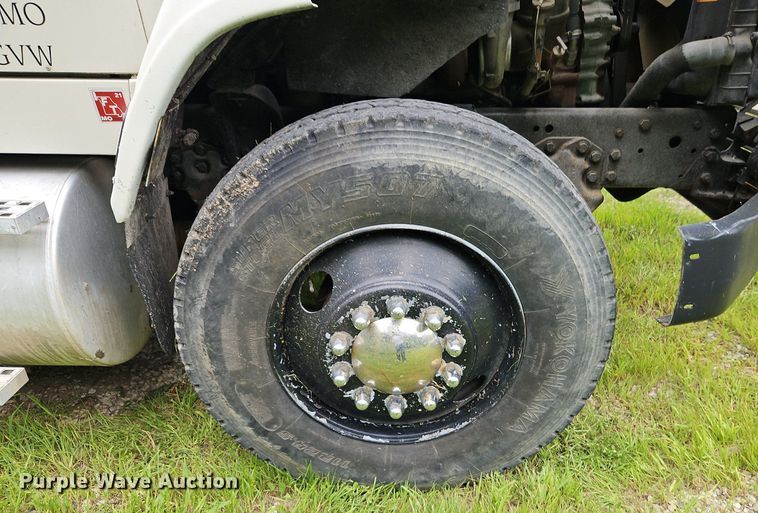 image for item EI3953 1993 Ford L9000 dump truck