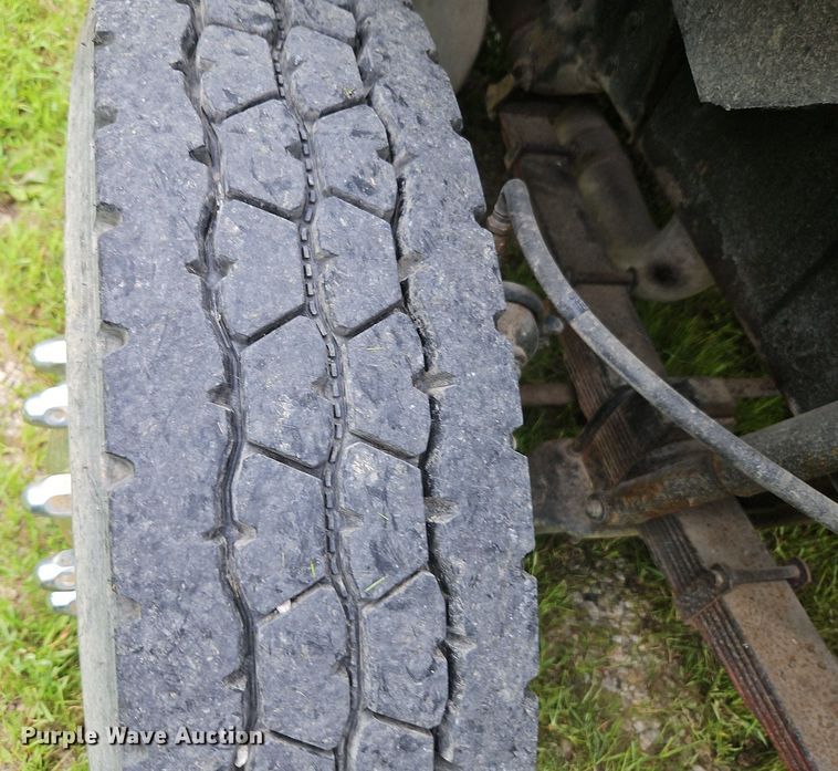 image for item EI3953 1993 Ford L9000 dump truck