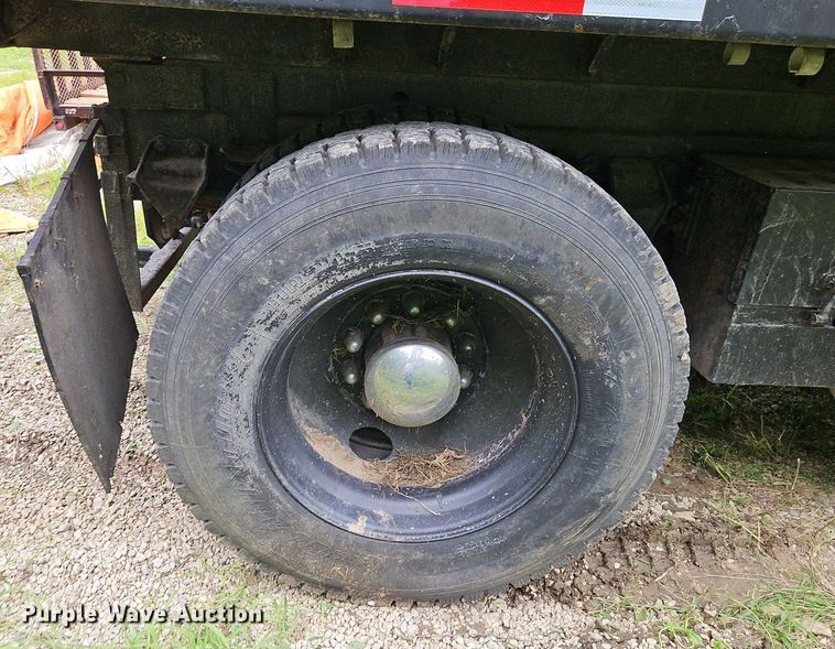 image for item EI3953 1993 Ford L9000 dump truck