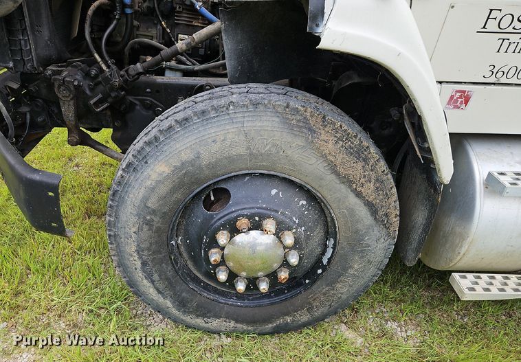 image for item EI3953 1993 Ford L9000 dump truck