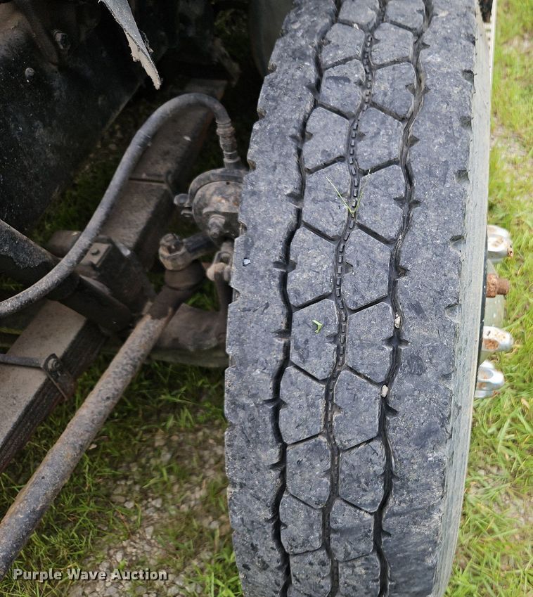 image for item EI3953 1993 Ford L9000 dump truck