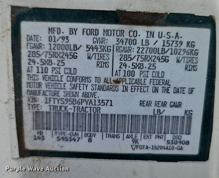 image for item EI3953 1993 Ford L9000 dump truck