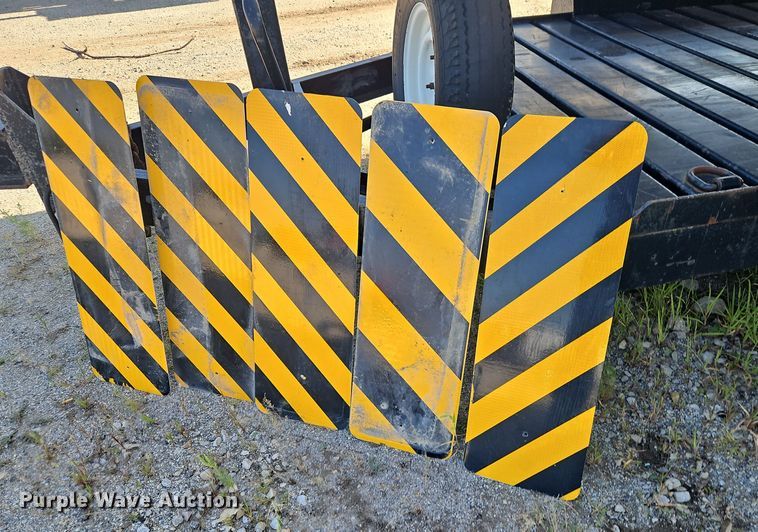image for item EI8285 Road safety equipment