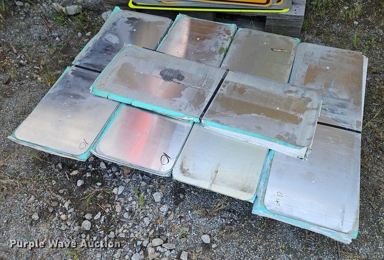 image for item EI8285 Road safety equipment