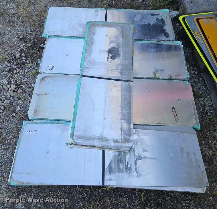 image for item EI8285 Road safety equipment