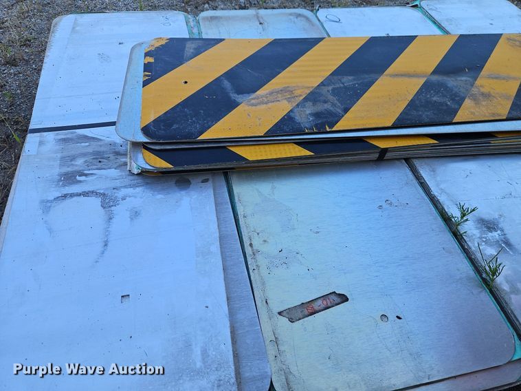 image for item EI8285 Road safety equipment