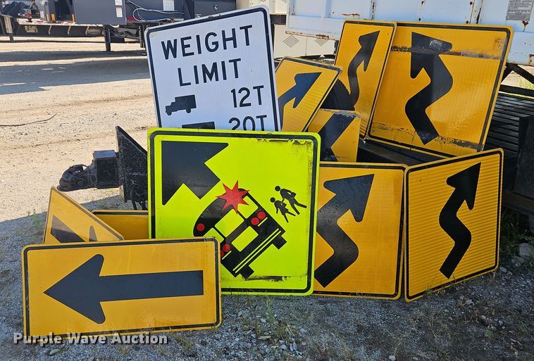 image for item EI8286 Road safety equipment