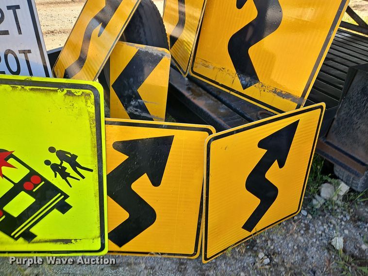 image for item EI8286 Road safety equipment