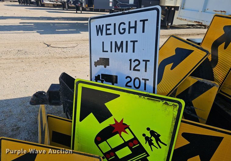 image for item EI8286 Road safety equipment