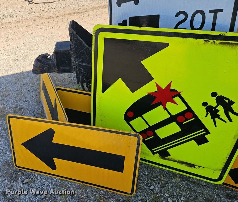 image for item EI8286 Road safety equipment