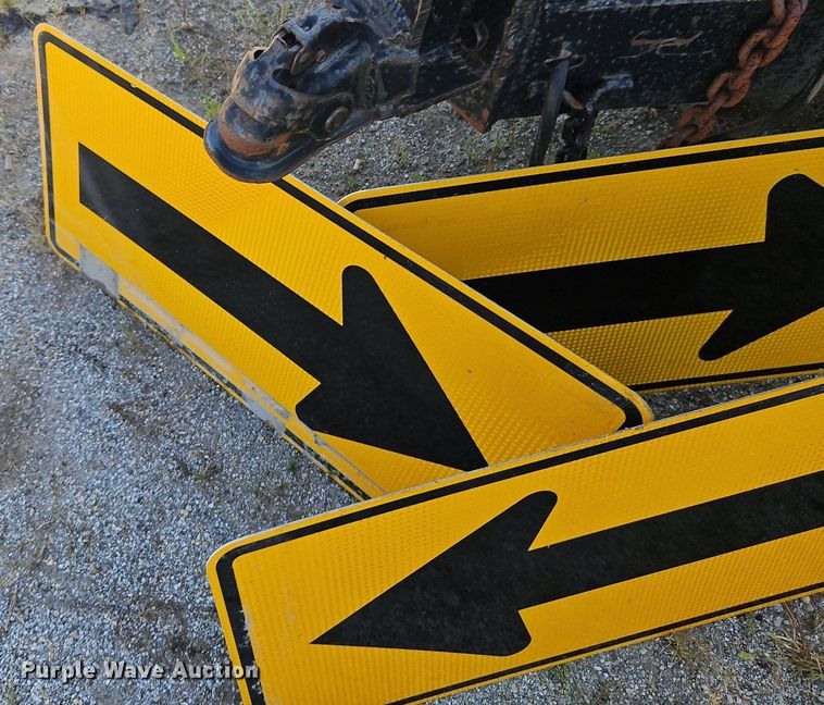image for item EI8286 Road safety equipment